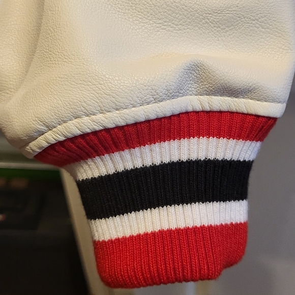 Chicago Bulls NBA Ultra Game Red Bomber Jacket - Size Small - Picture 6 of 10